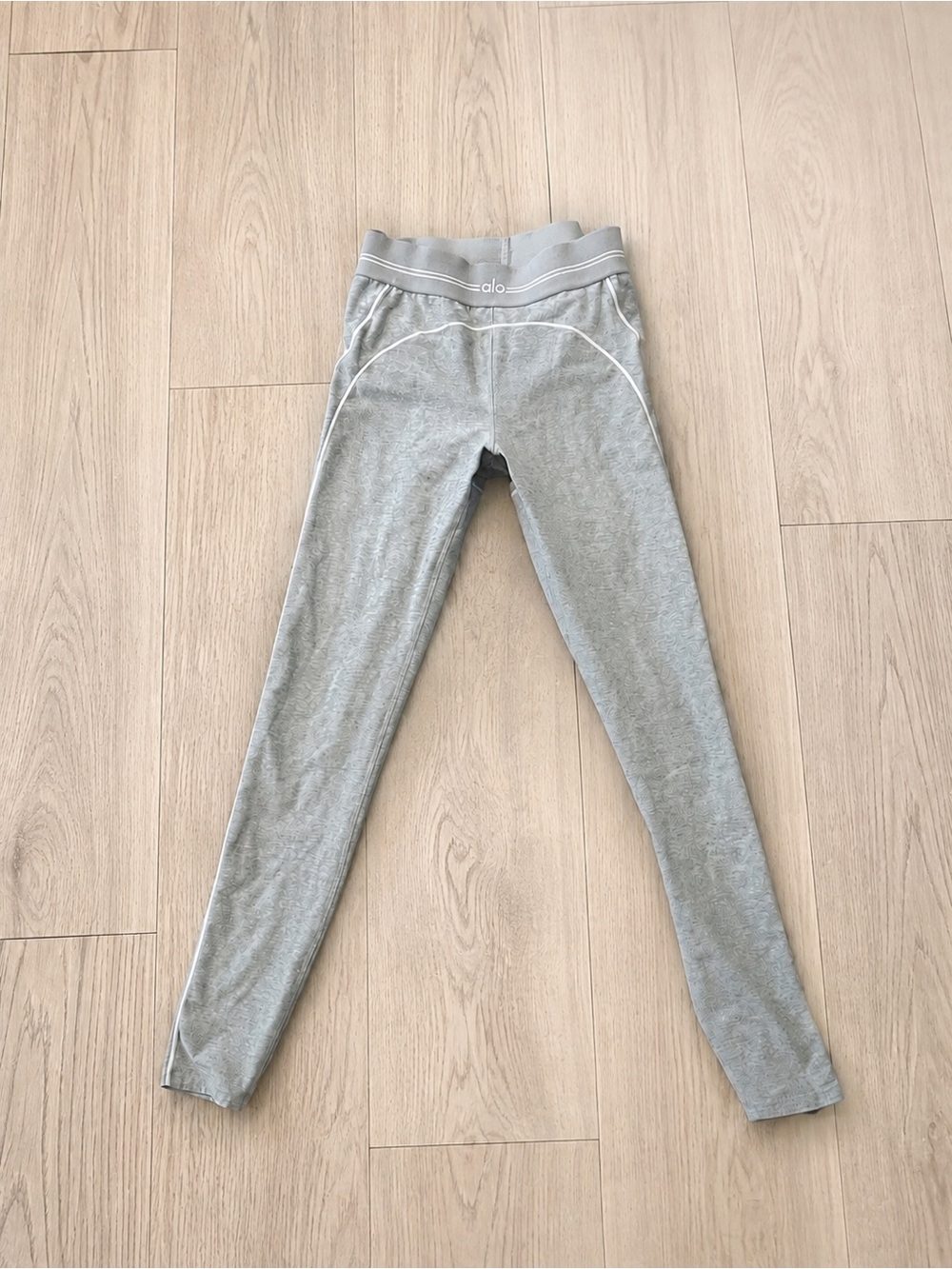 Gray alo leggings medium - Picture 2 of 4